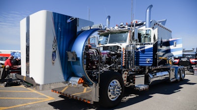 Willie Flores Jr.'s 1995 Peterbilt 379
