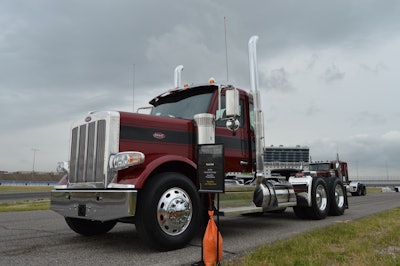 Peterbilt 589 day cab short hood