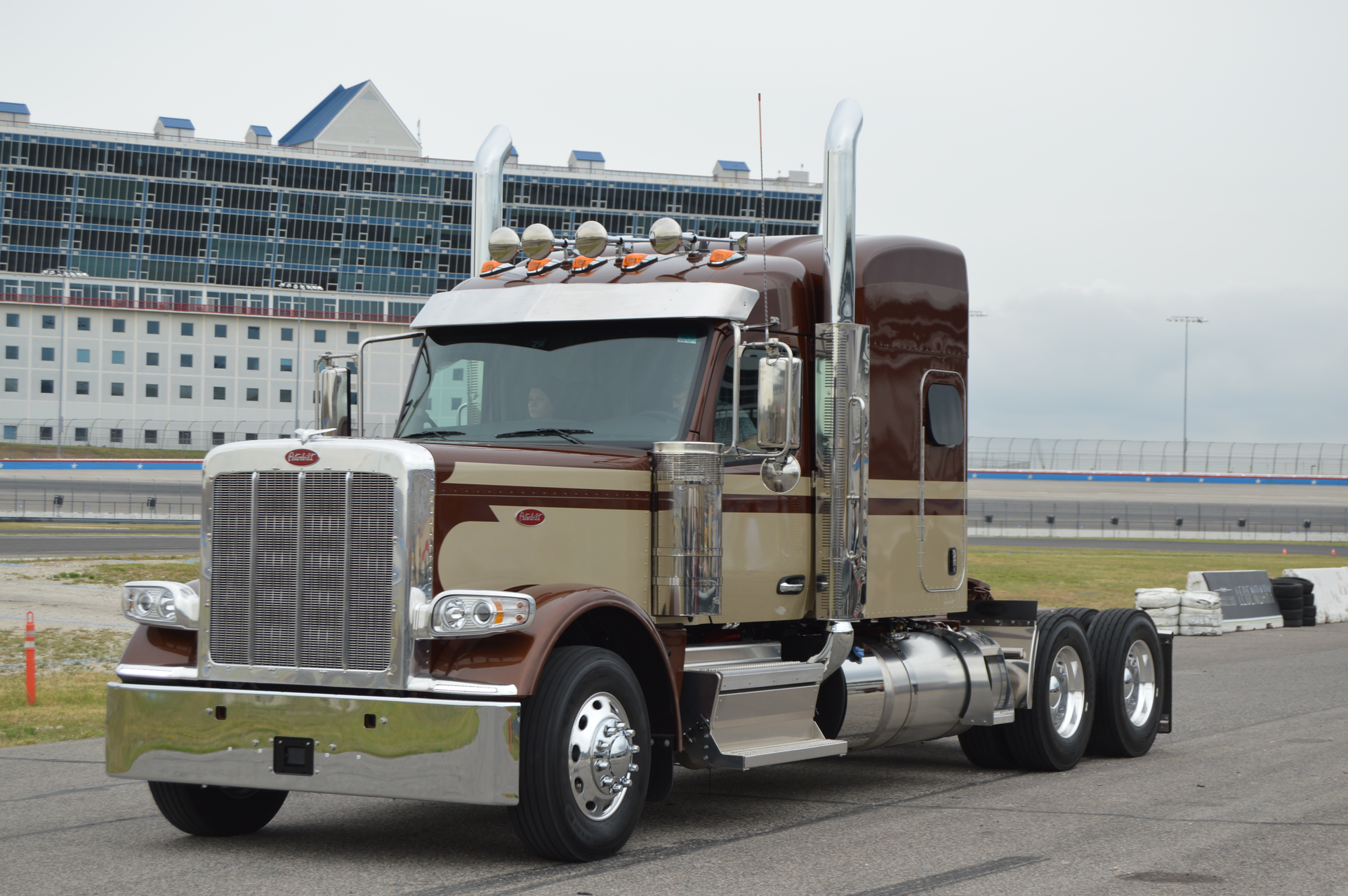 Peterbilt Fanatics Respond To The 589 Unveiling | Overdrive