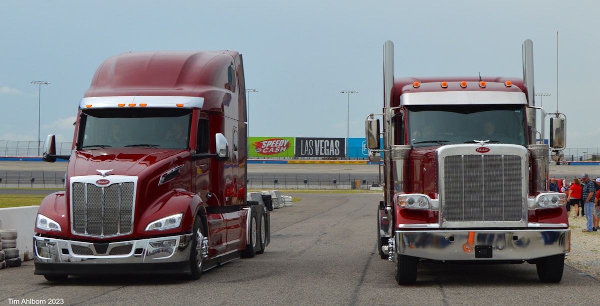 Peterbilt : The Evolution of Class by Johnson, Warren A.: VG