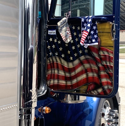 Terry Aslinger's 1996 Peterbilt 379EXHD door interior