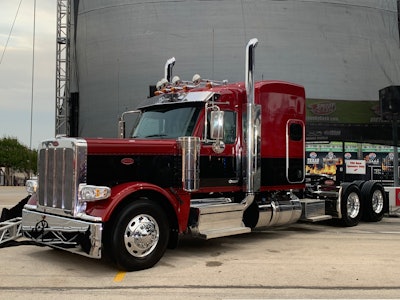 Peterbilt Model 589