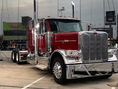 Peterbilt Model 589 Legendary package