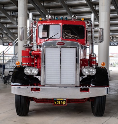 PETERBILT／THE EVOLUTION OF CLASS Peterbilt: The Evolution of Class – transportbooks.com – A