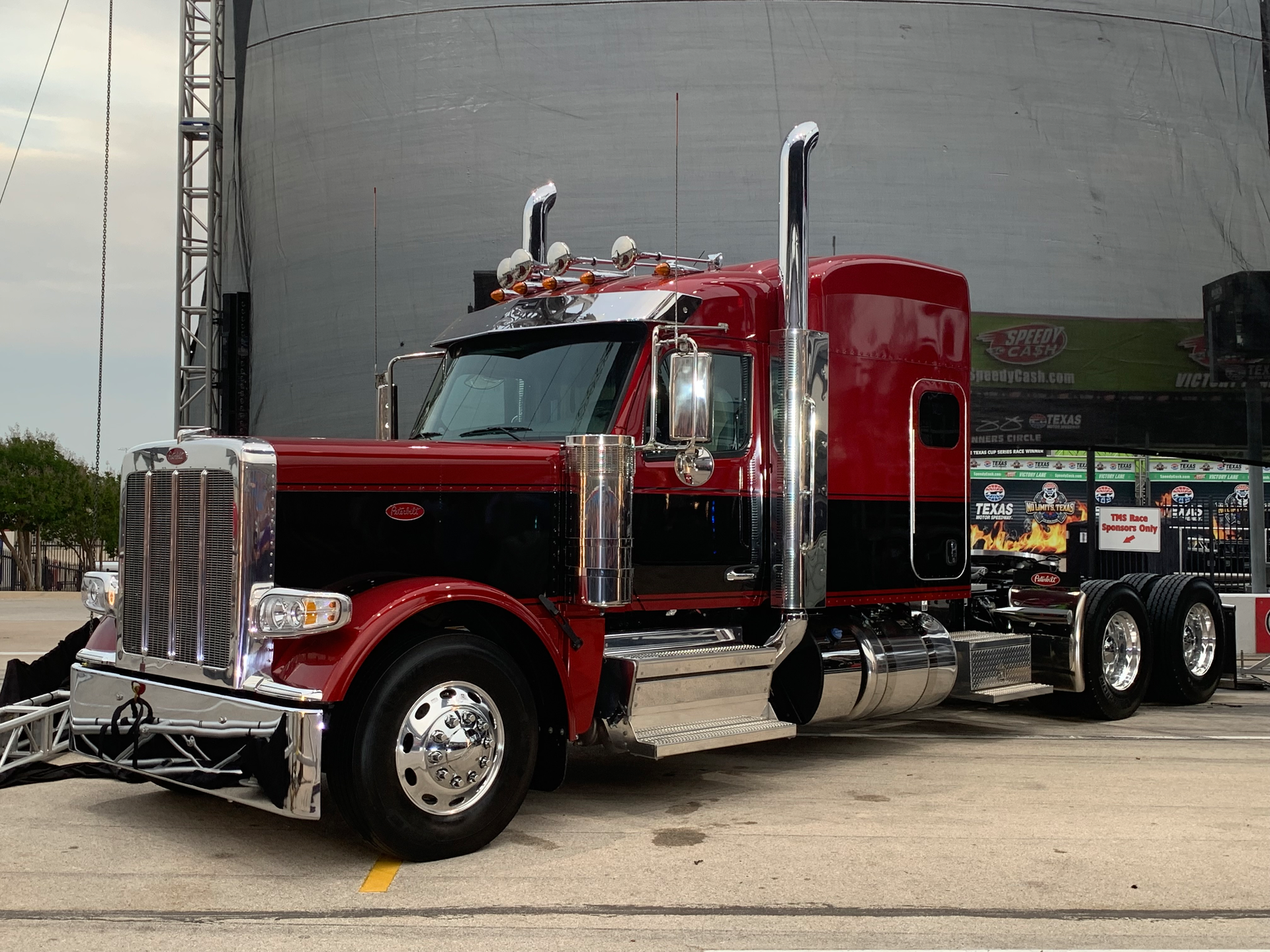 POLL: Your Quick Take On The Look Of Peterbilt's New 589? | Overdrive