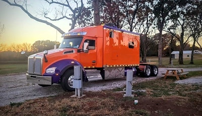 Mark and Holly O'Donnell's Kenworth t880 big bunk