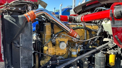 2WS Cat engine in Philip Rindelhardt's 2000 Kenworth W900L
