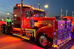 Philip Rindelhardt's 2000 Kenworth W900L at night