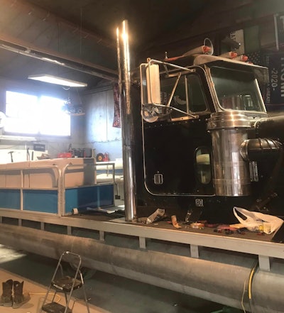 Peterbilt pontoon stack