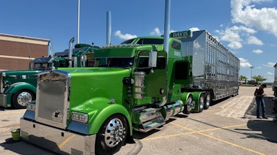 Cody Davis' 2022 Kenworth W900