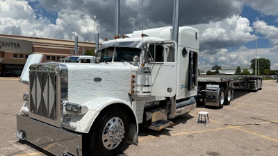 Jake Bast's 2001 Peterbilt 379