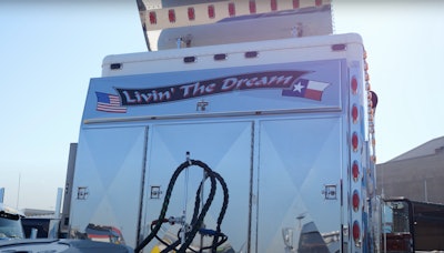 'Livin' the Dream' on Willie Flores Jr.'s 1995 Peterbilt 379