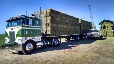 Ken Joiner's 1972 Peterbilt 282