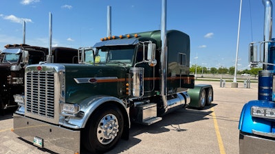 Barry Kasdorf's 2023 Peterbilt 389X