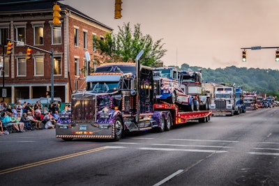 A Kenworth W900L hauls a 1974 W900 Super Boss & a 1974 K125