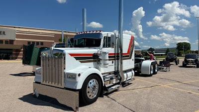 J.R. Schleuger's 1984 Kenworth W900B