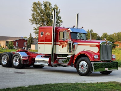 'Cherry Pie' 1973 Kenworth W900A