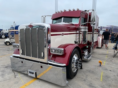 Duane Hostetler's 2015 Peterbilt 389