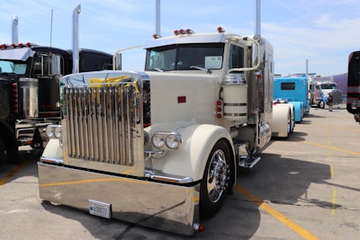Brian Pete's 2019 Peterbilt 389
