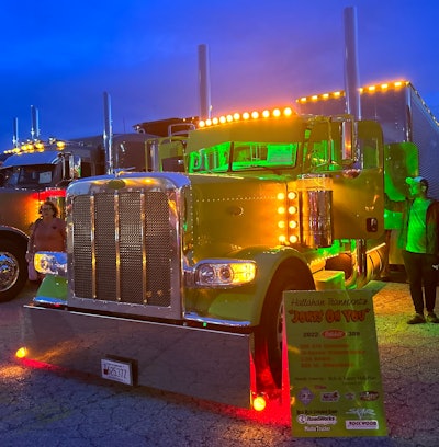 Robert Hallahan's 2022 Peterbilt 389