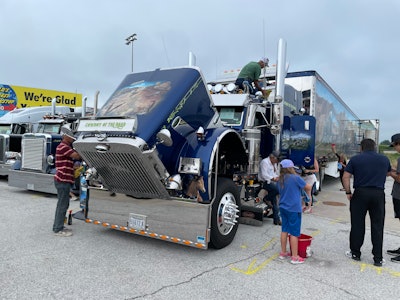 Marcel Pontbriand's 1989 Peterbilt 379 and 2015 Great Dane