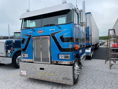 Dennis Sikorski's 1995 Peterbilt 362