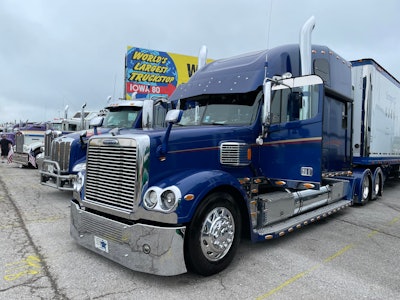 Michael and Jackie Wallace's 2007 Freightliner and 2014 Great Dane