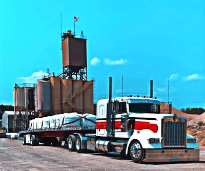 Kenworth K&D flattop at a load site