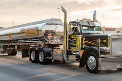 Altom Transport's 2001 Peterbilt 379