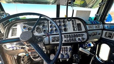 Jake Bast's 2001 Peterbilt 379 dash