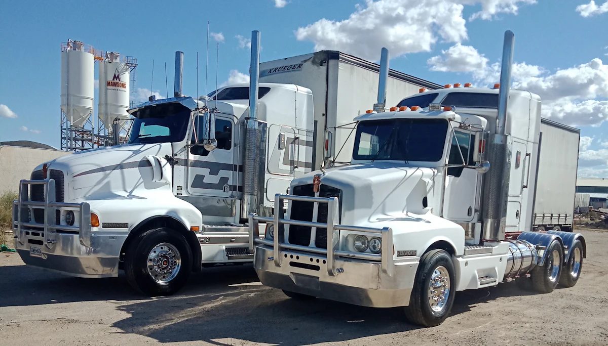 Custom T604 David Boulton's 1998 Kenworth T601 and a 2005 Kenworth T604 | Overdrive