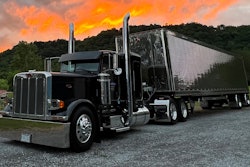 Mike Scherkenbach/Harold Smith's 2011 Peterbilt 389/2018 Great Dane