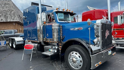 Gerald and Donna Mullenix's 1996 Peterbilt 379