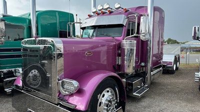 Chris Homfeld's 2000 Peterbilt 379