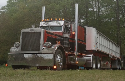 Josh Sauls' 1985 Peterbilt 359