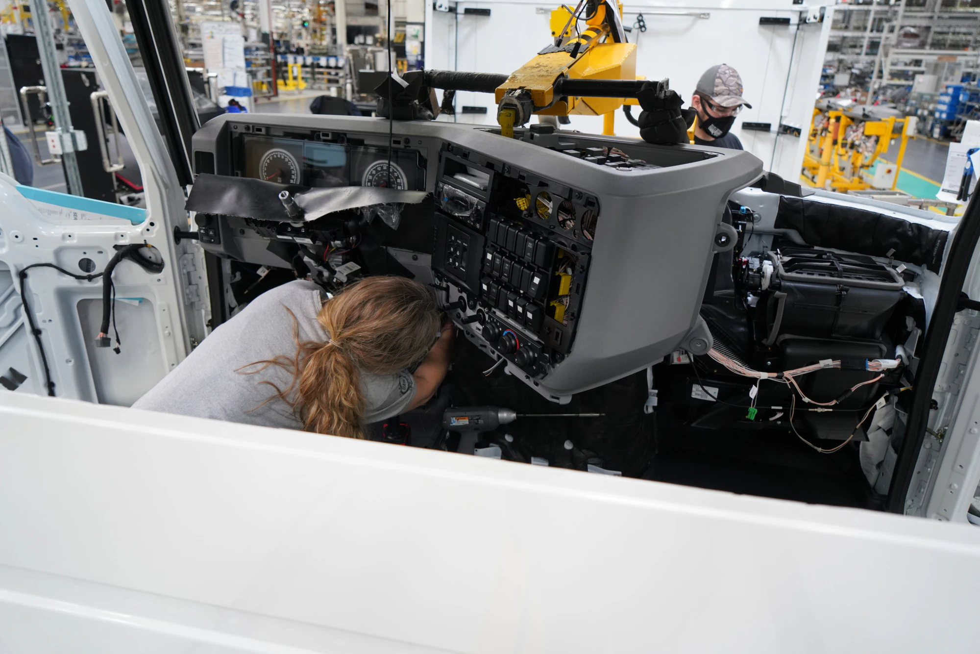 Mack avoids strike with new UAW labor deal - Vimarsana News