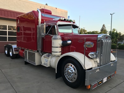 Kevin Cimmiyotti's 1966 Peterbilt 281