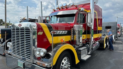 Jerry Knowles' 2000 Peterbilt 379