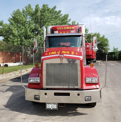 Front view of Mark Solomon's 1998 Kenworth T800