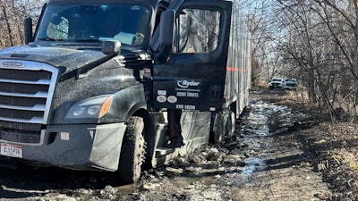 trucker fail snow tires stuck