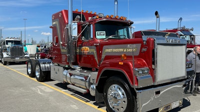 Tom Menges' 1986 Mack Superliner
