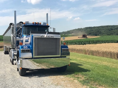 Denny Ilyes' 1987 Mack Super Liner