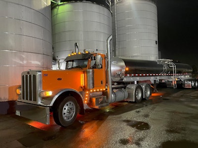 Shelley Pulli's 2017 Peterbilt 389