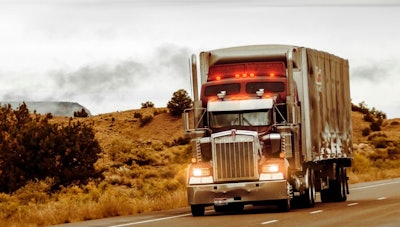 CloudTrucks KW pulling a conestoga