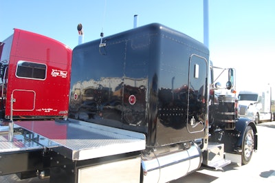 Owner-op Greg Crispell's finely tuned flattop 1984 Peterbilt