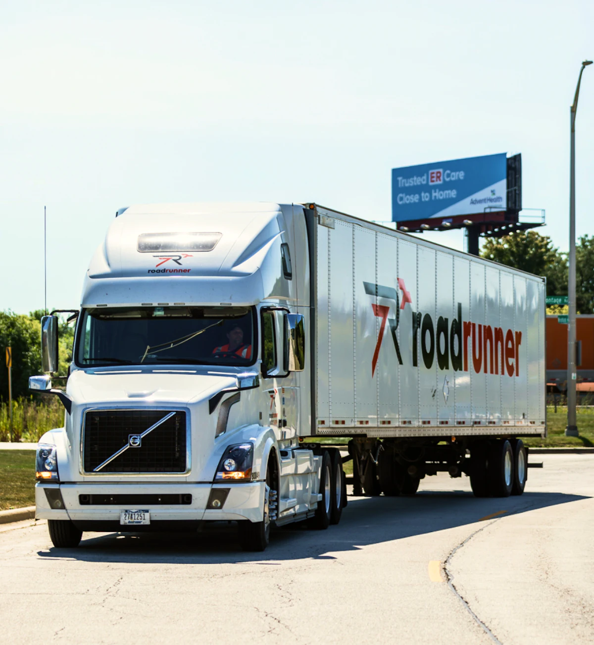 Roadrunner adds 135 LTL lanes, makes swift expansion into Canada - Vimarsana News