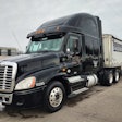 Doug Viaille's 2014 Freightliner Cascadia, Oakley hopper