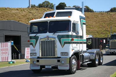 1998 Kenworth K100E