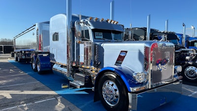 Austin Kiser's 2018 Peterbilt 389