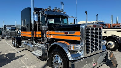Ronnie Jordan's 2024 Peterbilt 389X